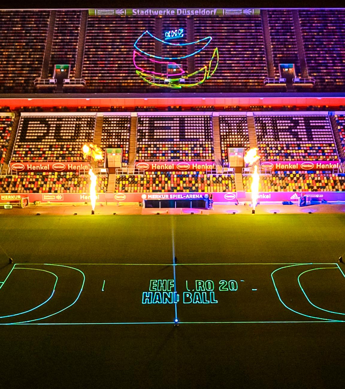 Die Merkur Spiel Arena mit Lichtshow in Düsseldorf.