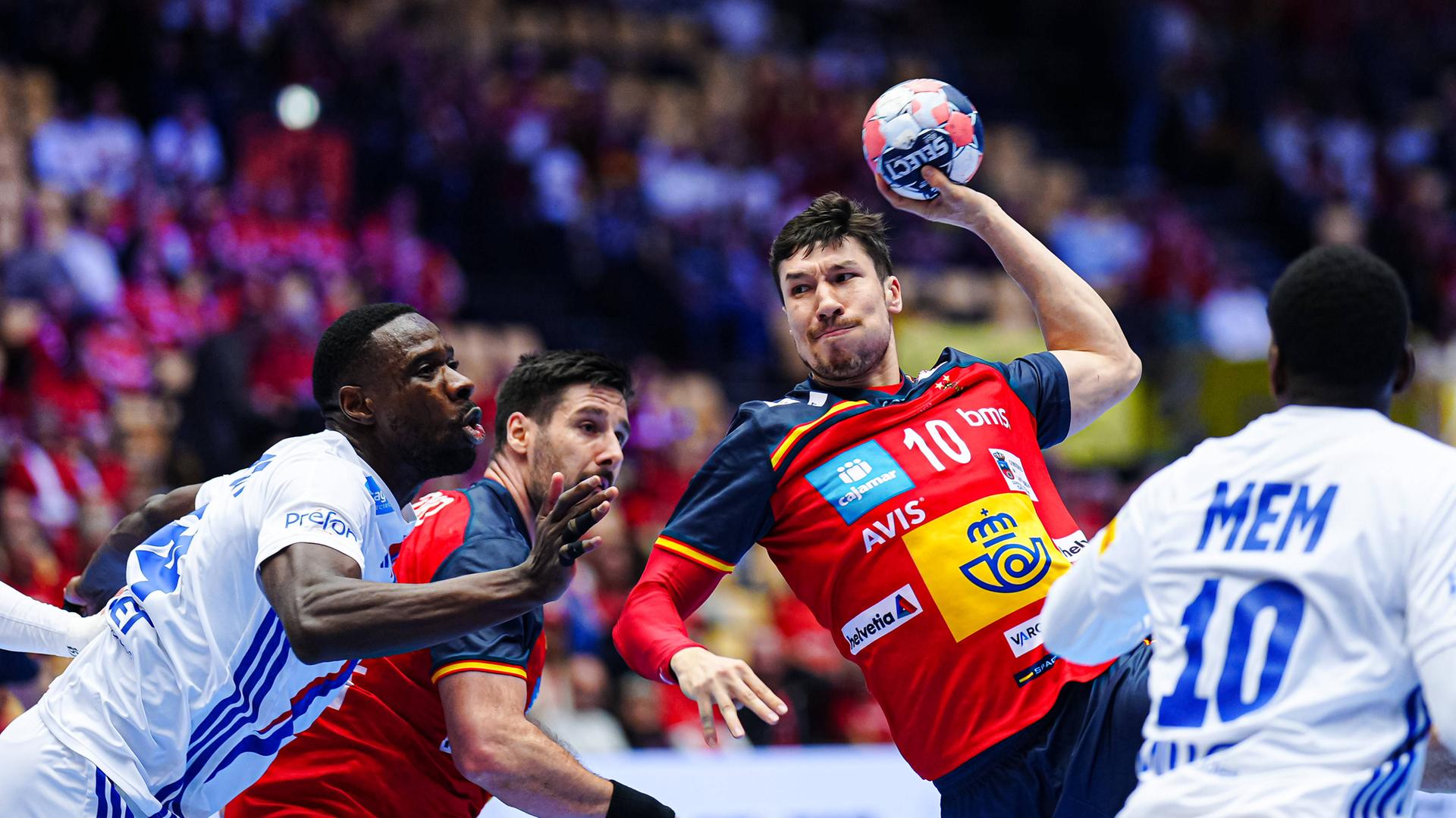 Handball-EM 2026, Spanien - Frankreich: Alex Dujshebaev von Spanien im Angriff