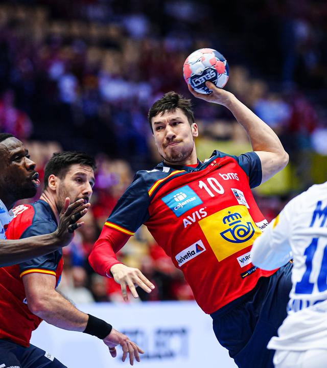 Handball-EM 2026, Spanien - Frankreich: Alex Dujshebaev von Spanien im Angriff