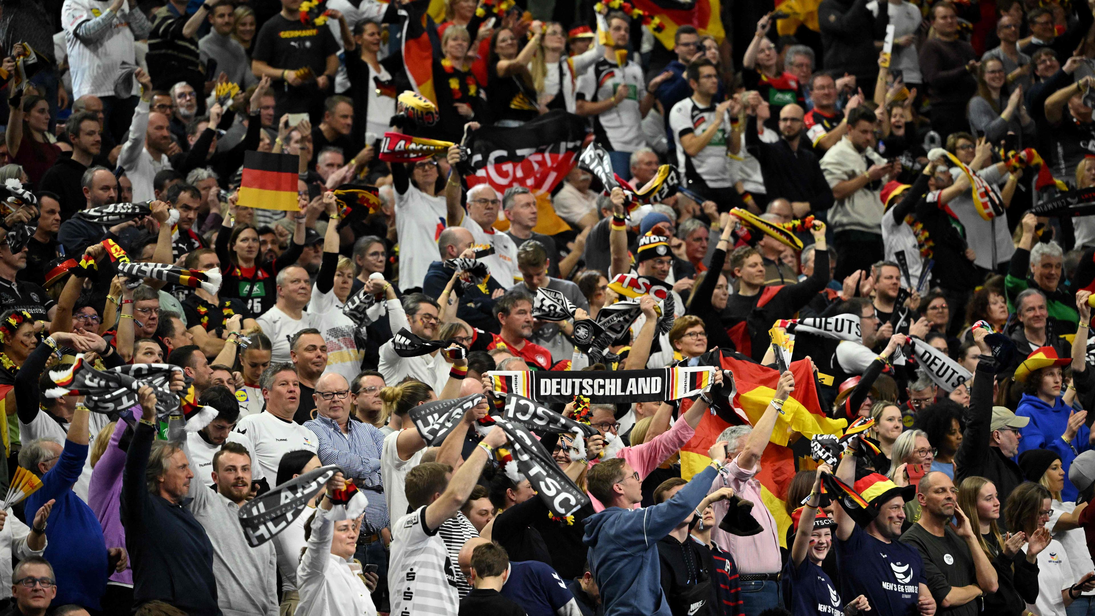 Fans bei der Handball-EM in Köln