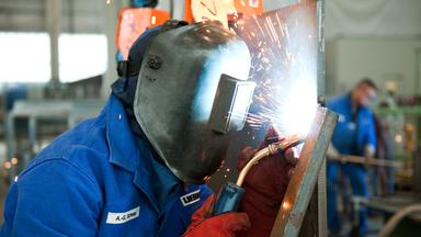 Arbeiter mit Schweissbrenner