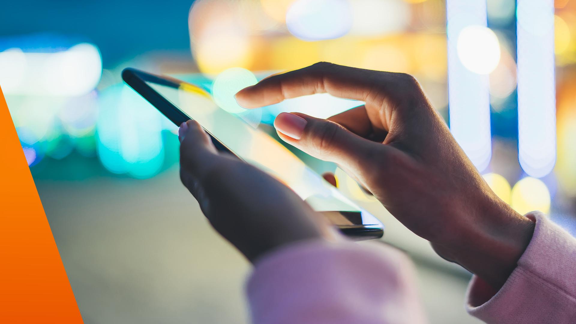 Smartphone in den Händen