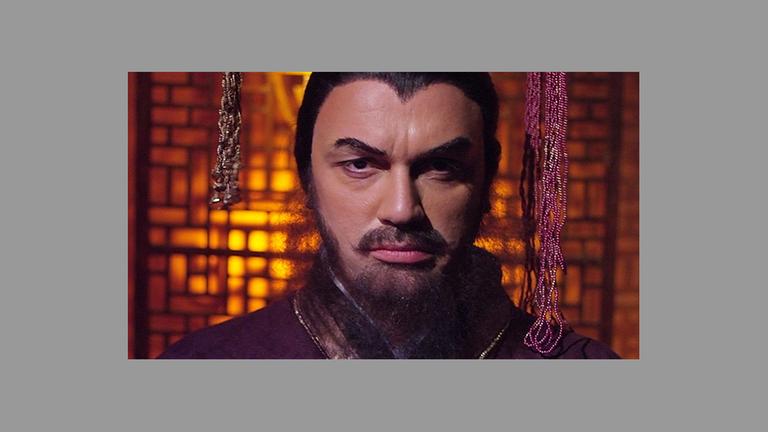 Hape Kerkeling als Kaiser Qín Shǐhuángdì