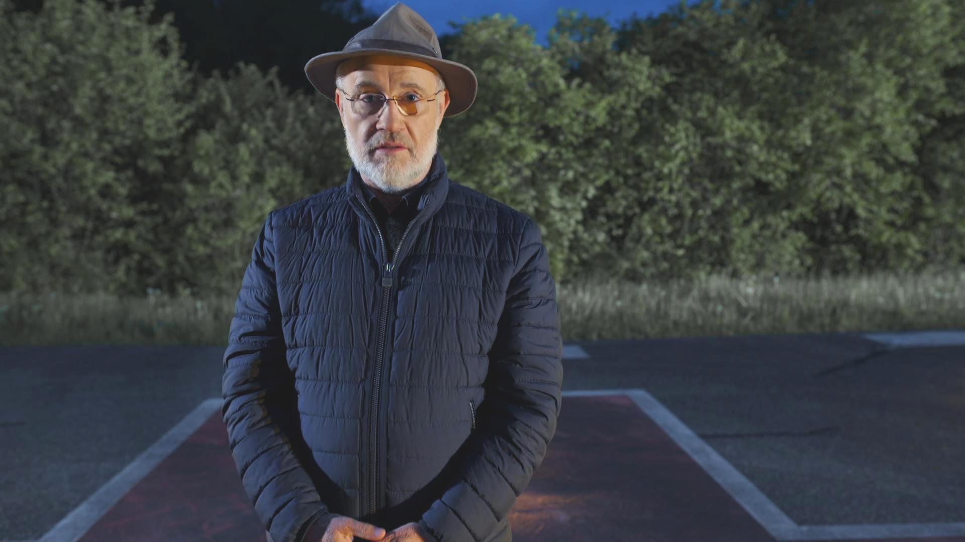 Harald Lesch moderiert Übrigens auf Hubschrauberlandeplatz