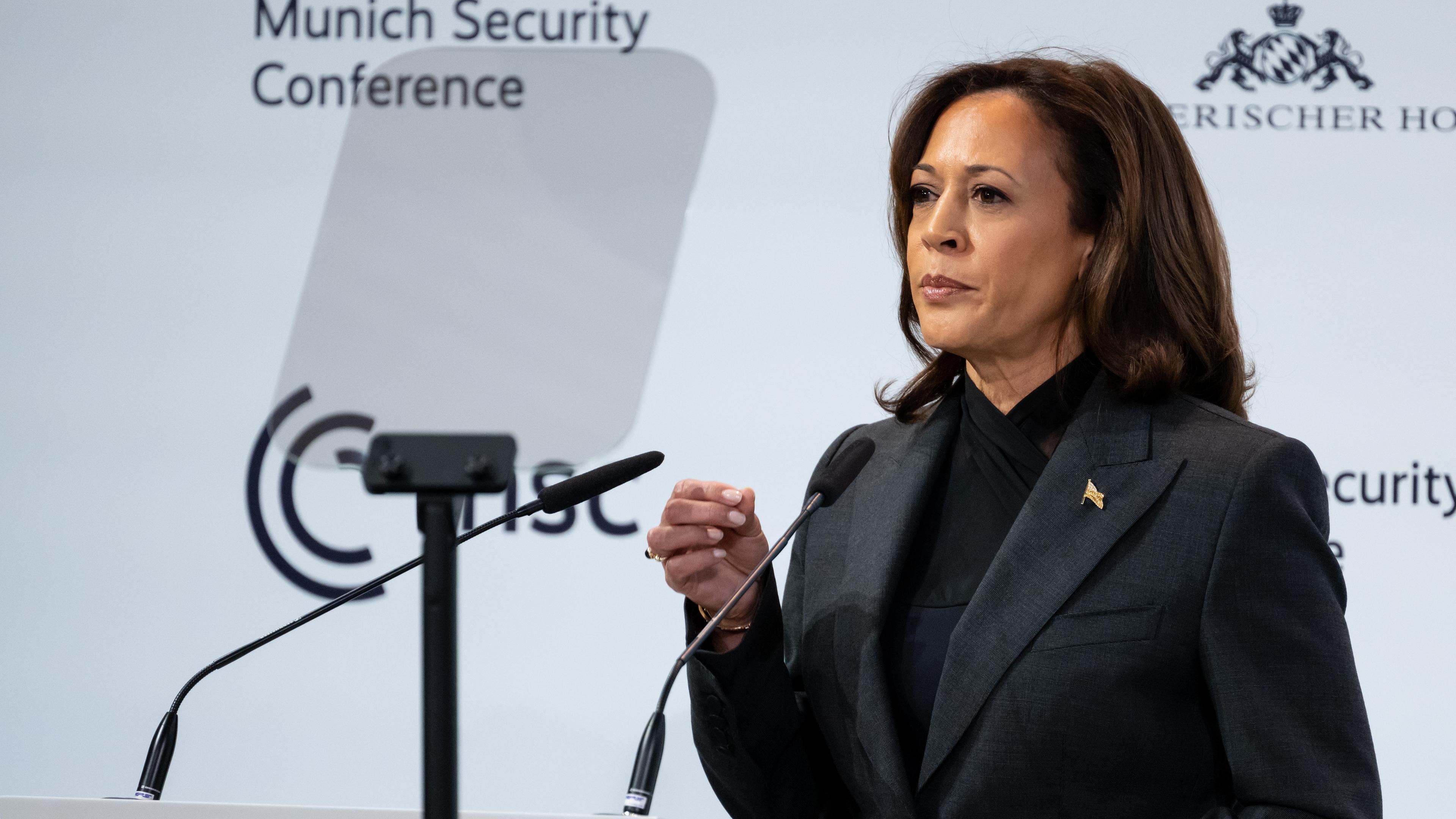 Kamala Harris, Vizepräsidentin der USA, nimmt an der Sicherheitskonferenz teil.