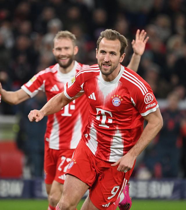 Harry Kane (FC Bayern München) jubelt. 