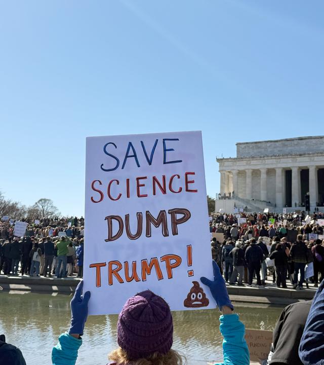 Wissenschaftler demonstrieren gegen Regierungspolitik