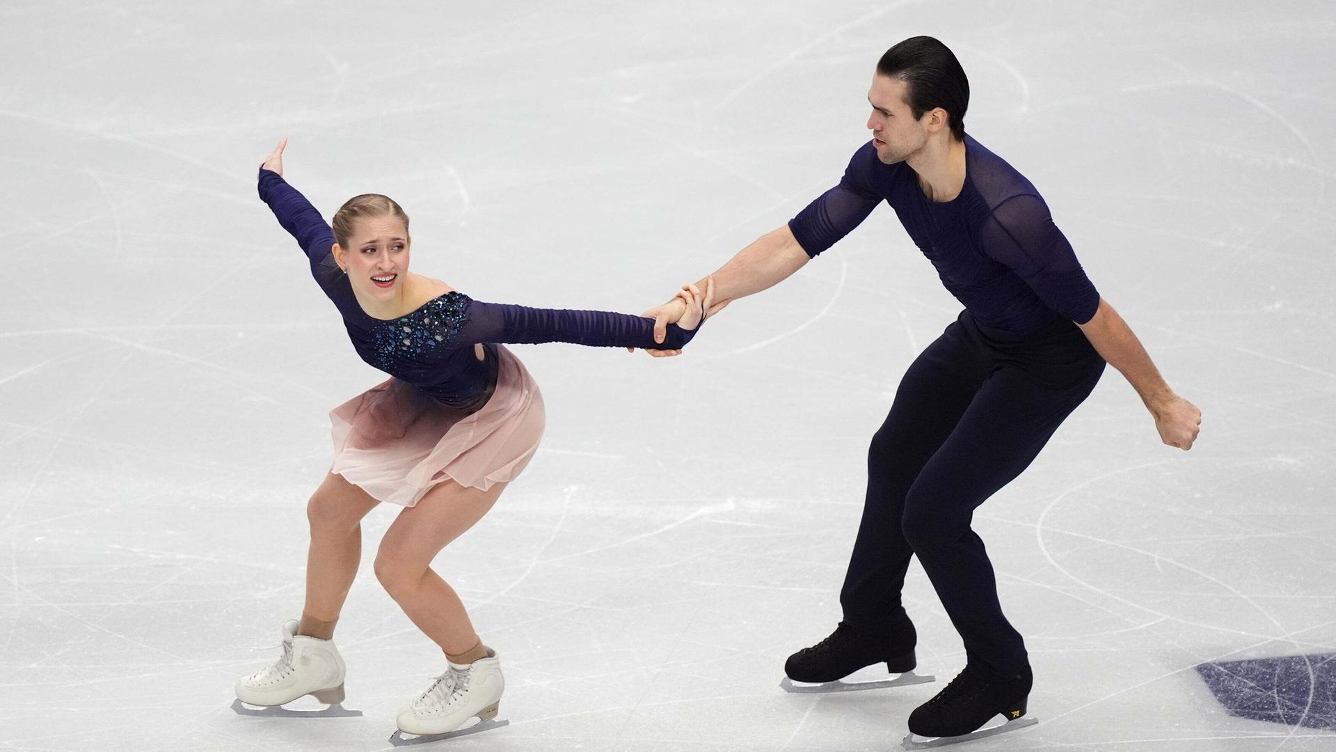 Eiskunstlauf-Paar Minerva Hase und Nikita Volodin bei der EM