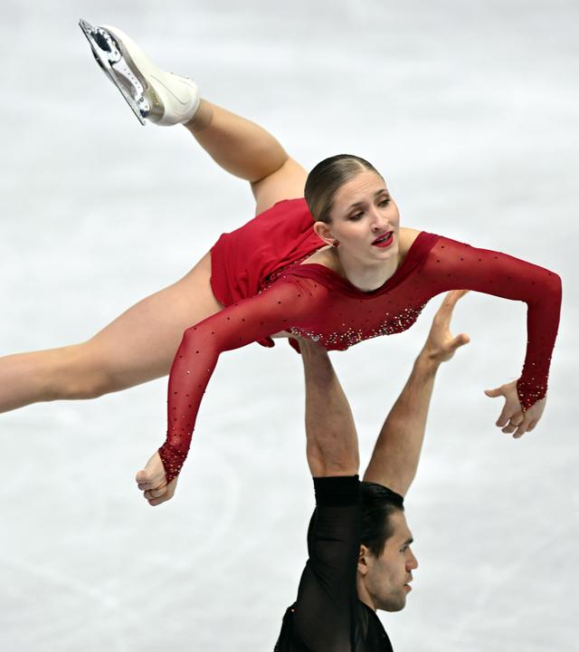 Minerva Fabienne Hase and Nikita Volodin liegen nach dem WM-Kurzprogramm knapp in Führung
