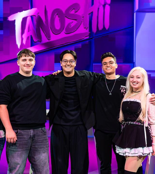Tanoshii: Hashem, Heroxsora, Raafey, Kai und Zionzockt stehen im Tanoshii-Studio. 