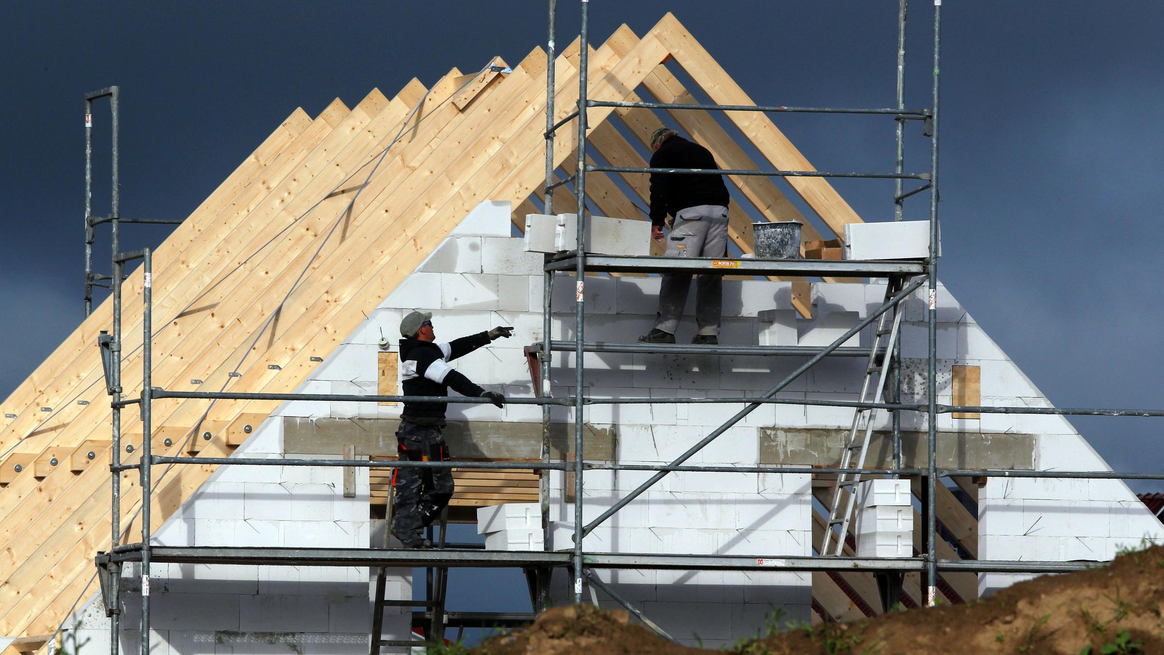 Bauarbeiter bei Hausbau