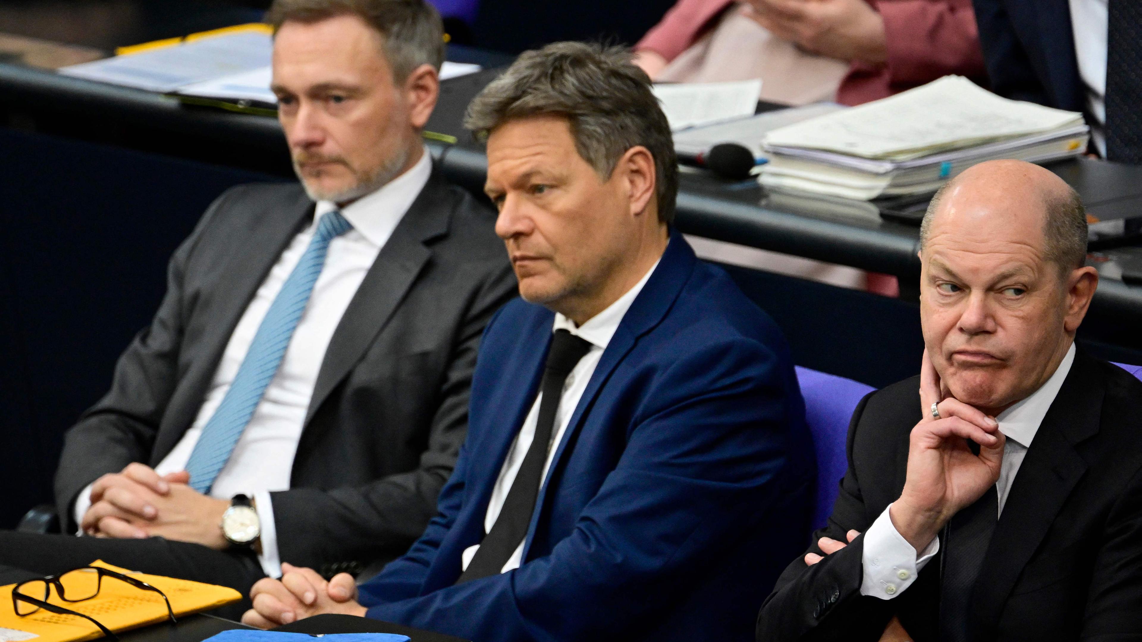 Berlin: Finanzminister Christian Lindner, Wirtschaftsminister Robert Habeck und Bundeskanzler Olaf Scholz