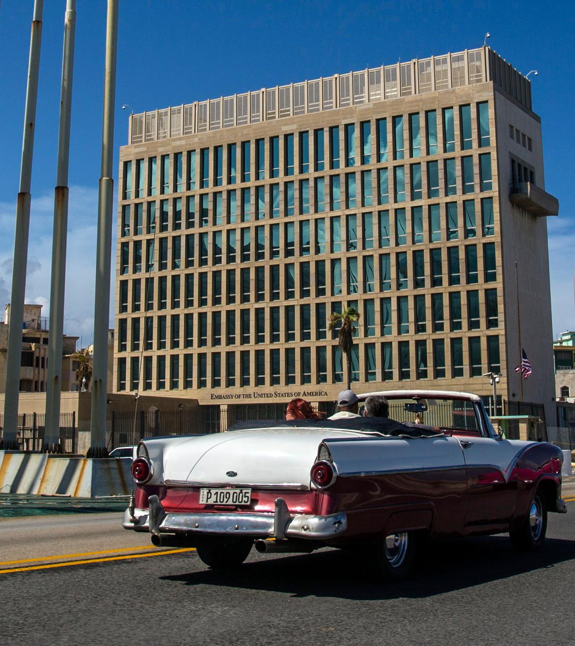 Straße vor der US-Botschaft in Havanna/Kuba.