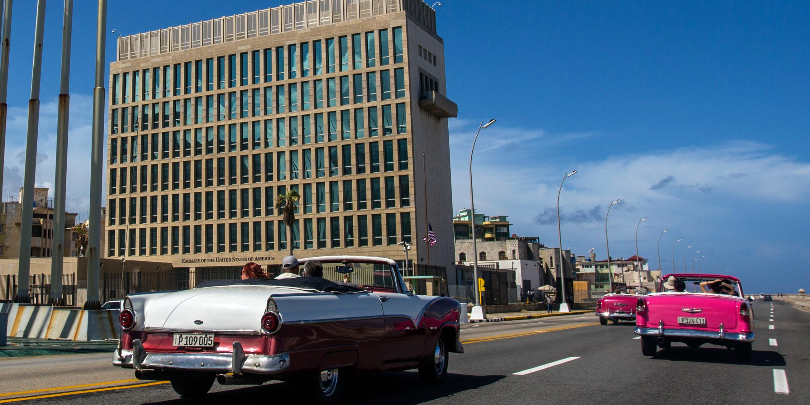 Straße vor der US-Botschaft in Havanna/Kuba.
