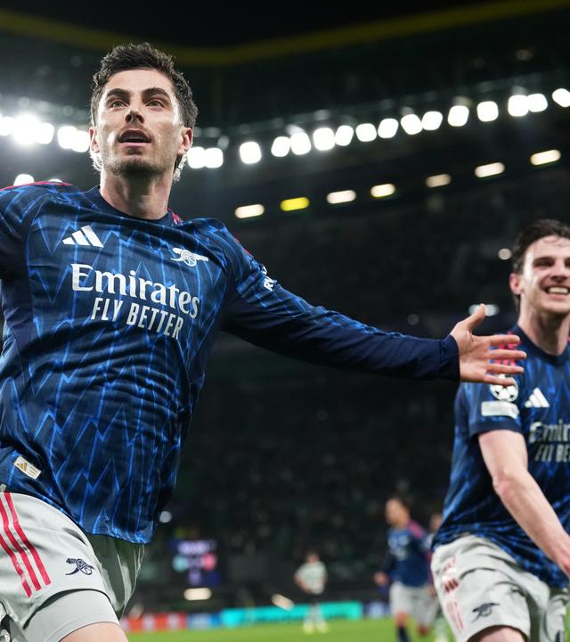Kai Havertz vom FC Arsenal jubelt im Spiel gegen Sporting Lissabon mit ausgebreiteten Armen über sein Sieg-Tor zum 1:0.