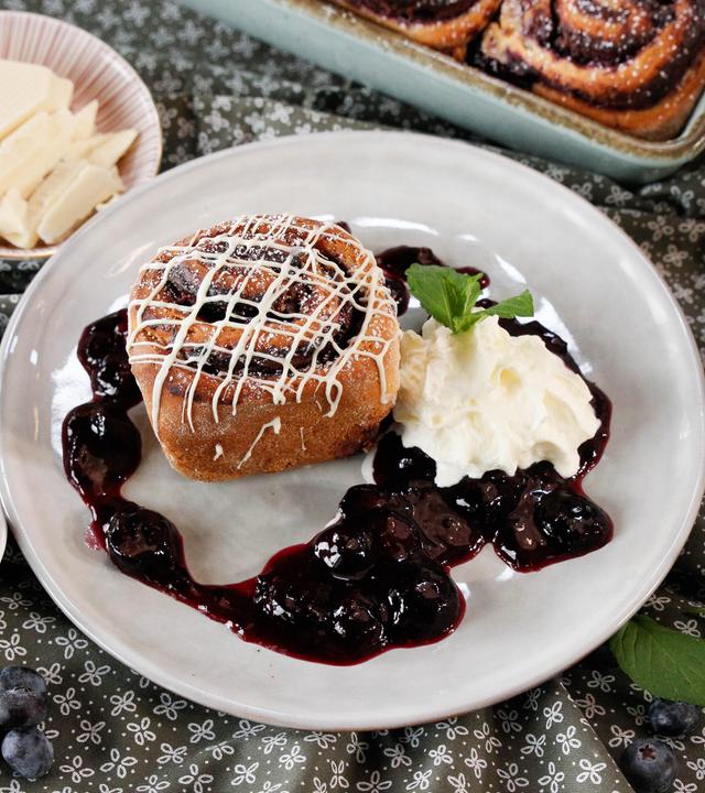 Heidelbeer-Schnecken mit weißer Schokolade