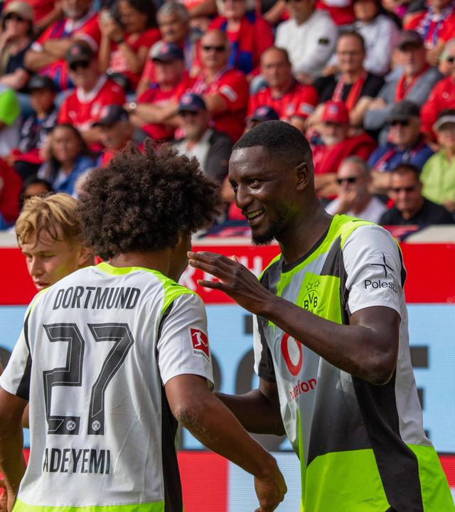Karim Adeyemi (Dortmund) und Serhou Guirassy (Dortmund) jubeln.