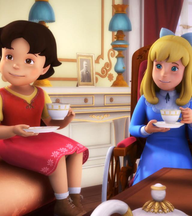 Heidi (links) und Clara (rechts) sitzen, beide eine Tasse Tee in der Hand haltend, am Tisch, Clara im Rollstuhl.