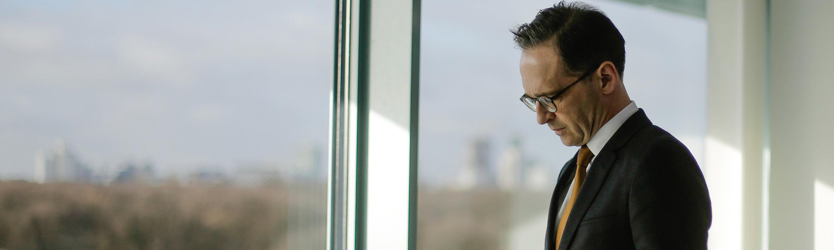 Heiko Maas (SPD) mit Smartphone