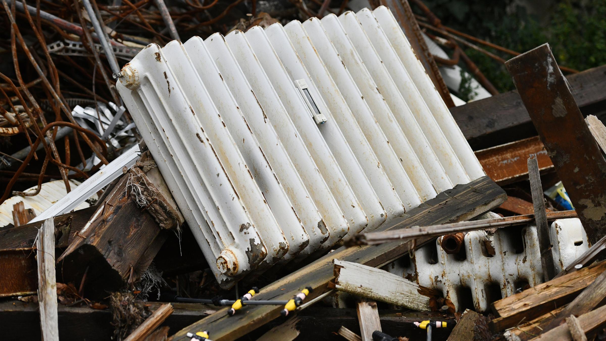 Ein alter Heizkörper auf einem Schrottplatz, aufgenommen am 12.02.2020 in Göttingen. 
