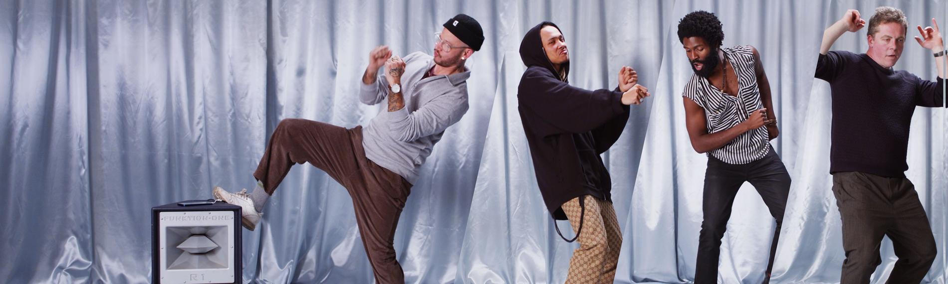 "BOYS": Collage von vier jungen Männern, die in einem mit silberfarbenem Stoff ausgekleideten Raum tanzen. 