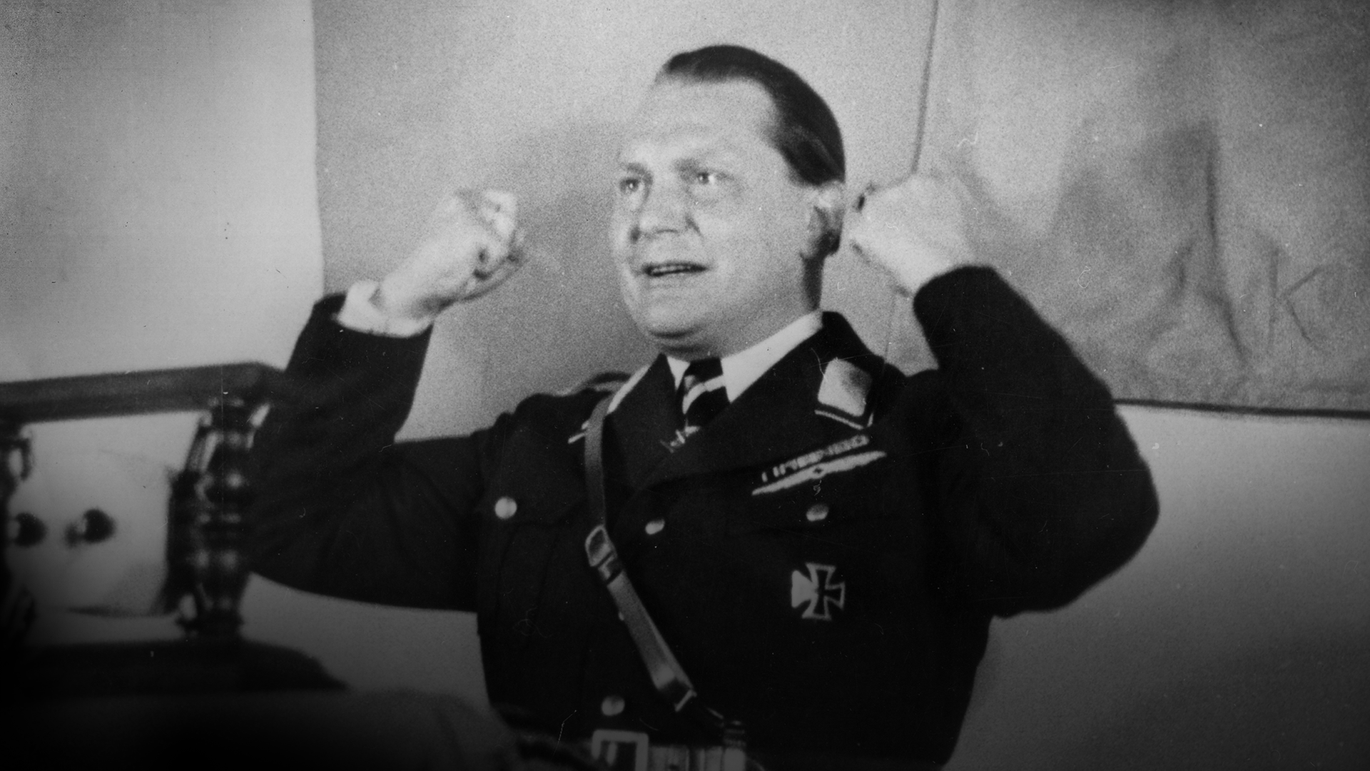 Hermann Göring mit erhobenen Fäusten
