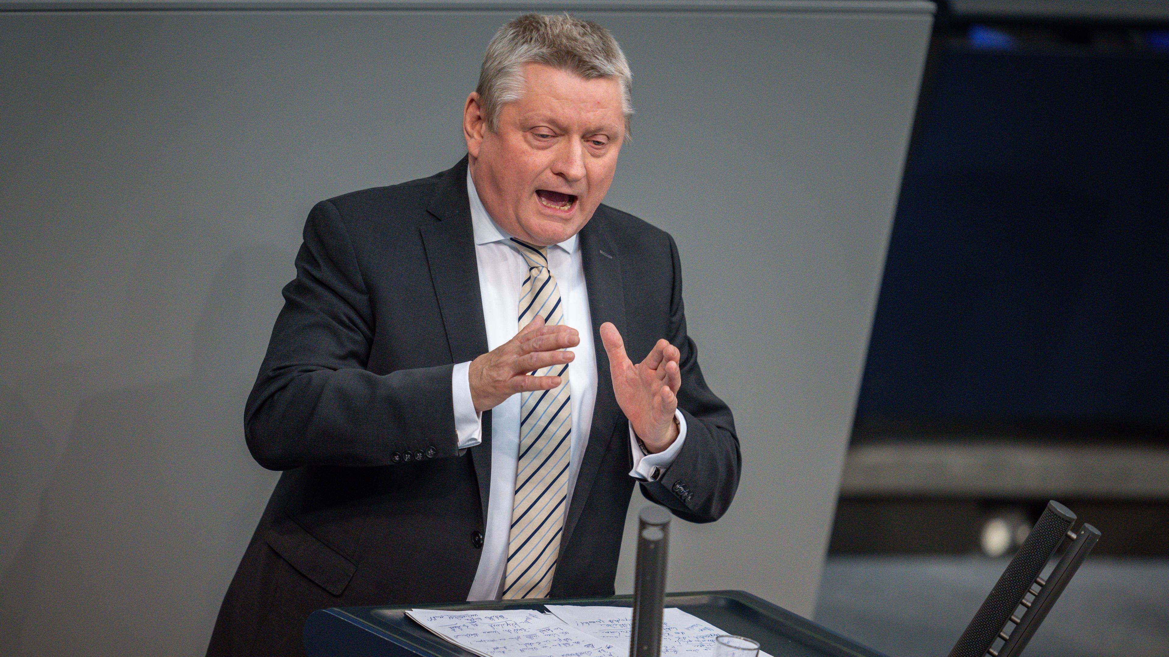 Hermann Gröhe (CDU) spricht im Bundestag.