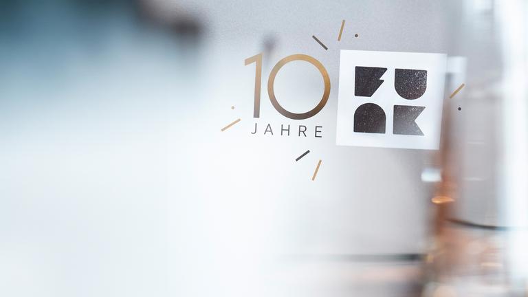 Das Funk Logo auf einem weißen Schild abgebildet.