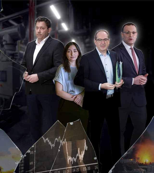 Collage aus Industrieanlage, Politikergruppe, Raketenstart, Börsenchart und zerstörtem Kanzleramt, getrennt durch zerbrochenes Glas.