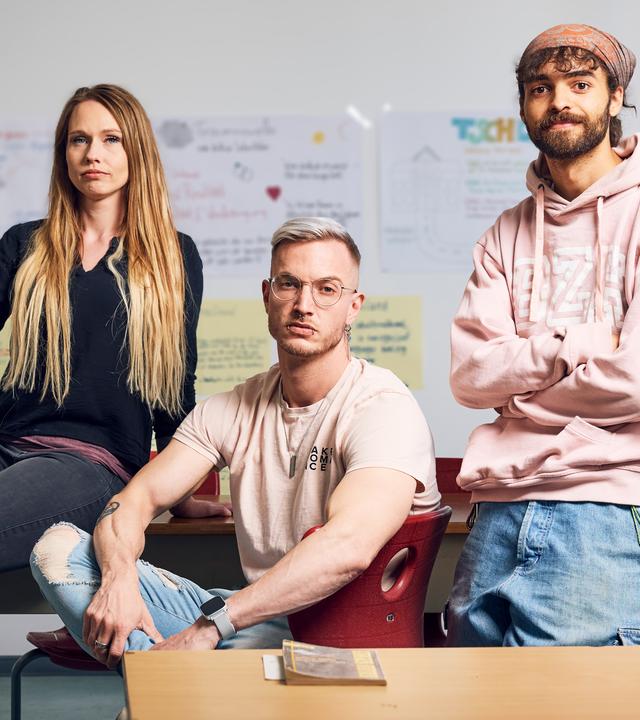 Sarah (l.), Kay (M.) und Marvin (r.) versuchen, am Bildungszentrum Herrmann Hesse in Frankfurt am Main, einen Schulabschluss zu machen