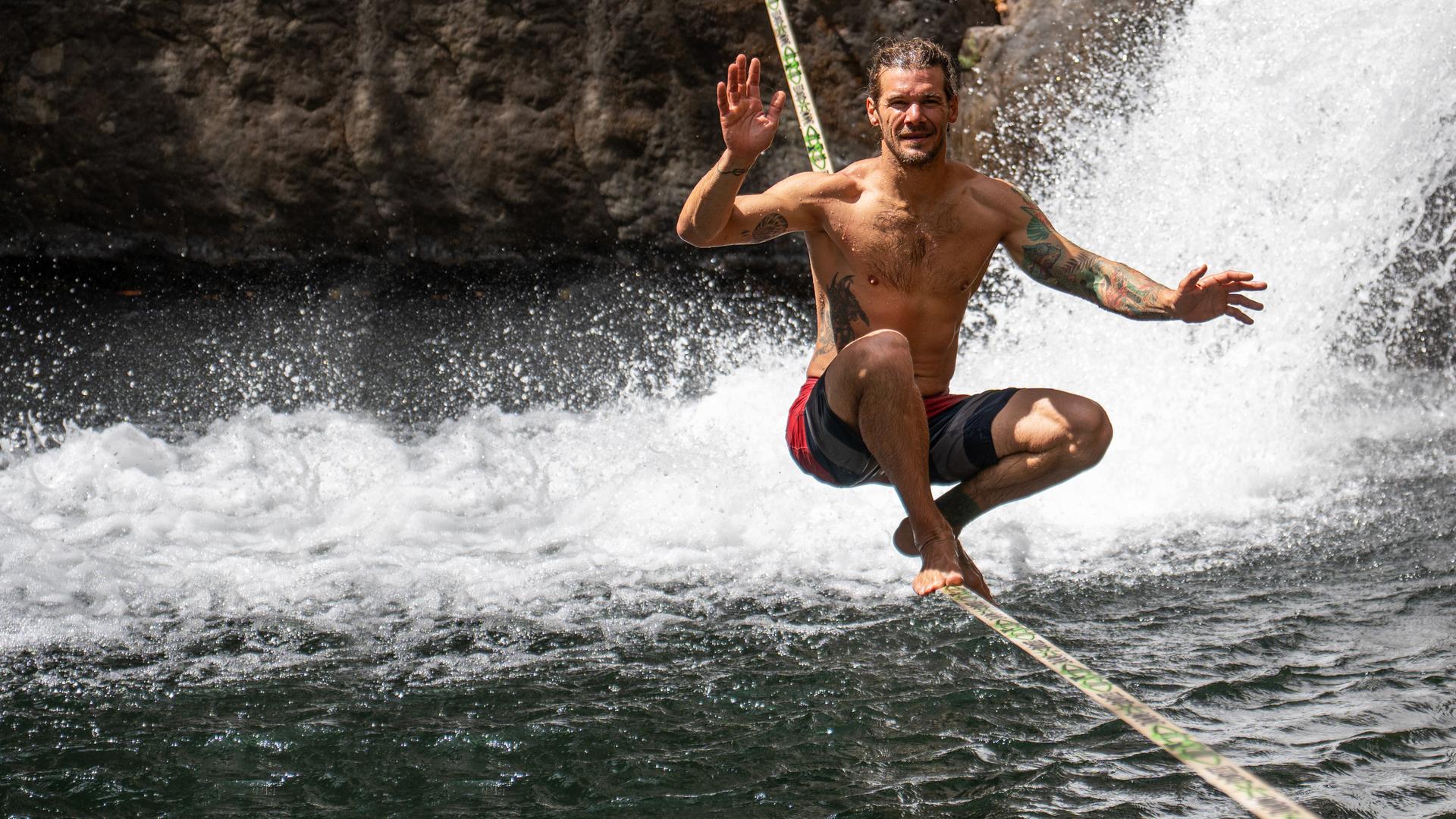 Abenteuer Auswandern - Neuanfang in Panama - Slackline am Wasserfall