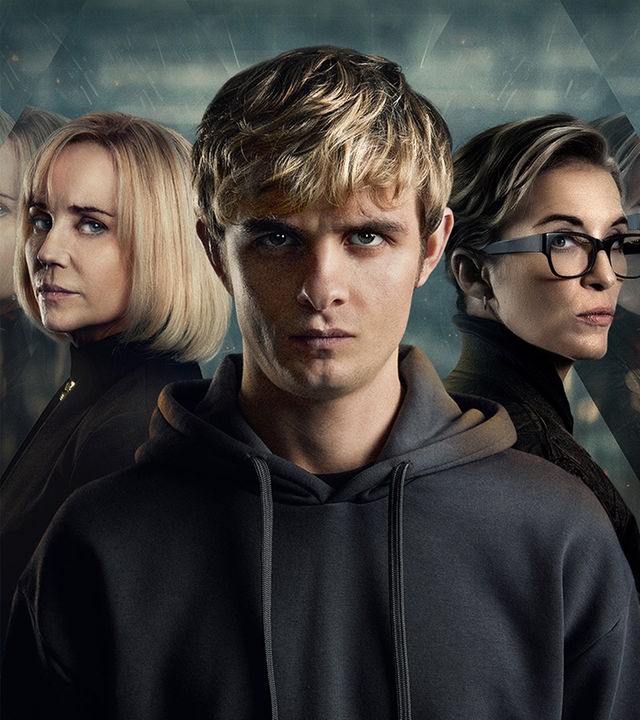 Zu sehen sind Mrs. Rothman, Alex Rider und Julia Rothman.