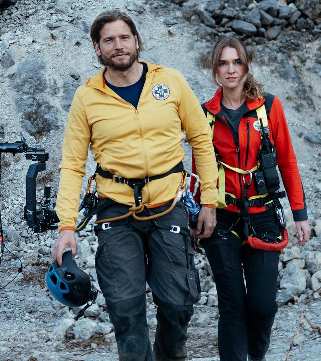 "Die Bergretter" Sebastian Ströbel (Markus Kofler) und Josephin Busch (Nina Reuther)