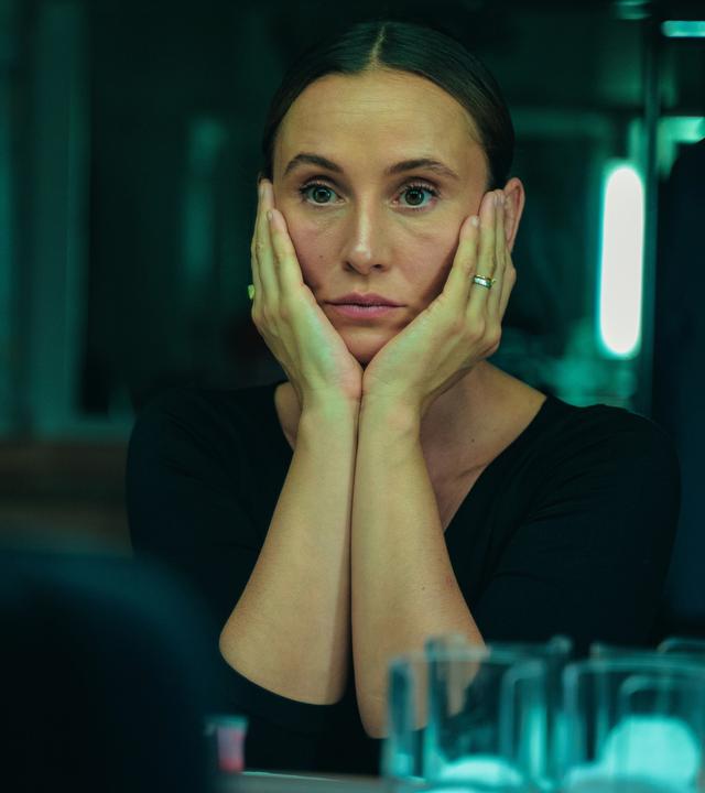 Wissenschaftlerin Elena (Peri Baumeister) polarisiert mit ihrem Buch