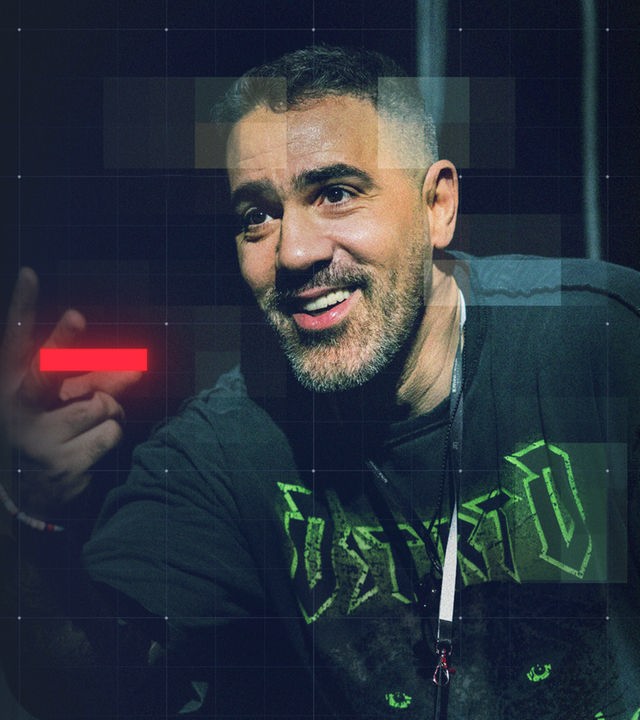 Der Rapper Bushido steht während eines Konzerts auf der Bühne. 