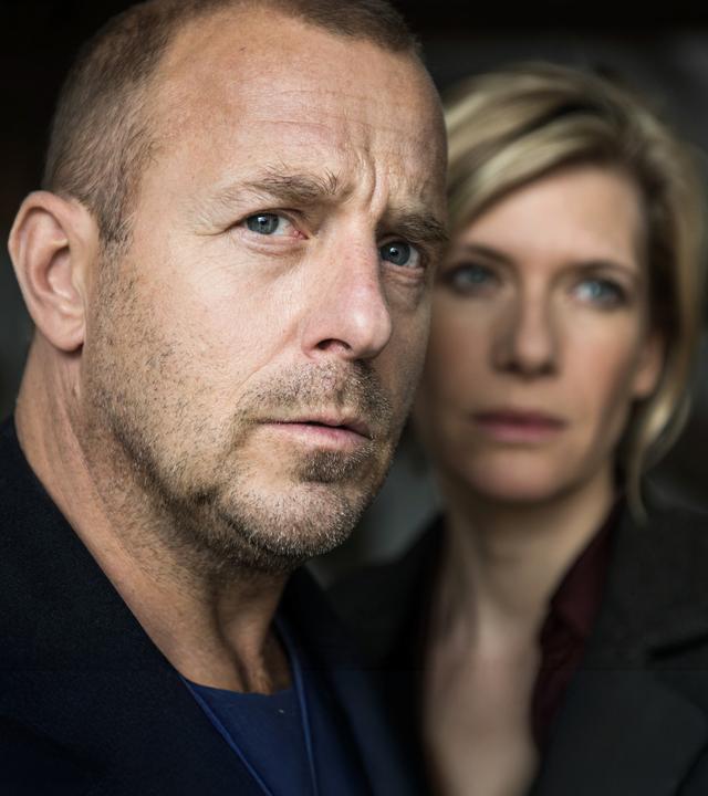 Uli (Heino Ferch) und Nora (Ina Weisse) schauen schockiert drein