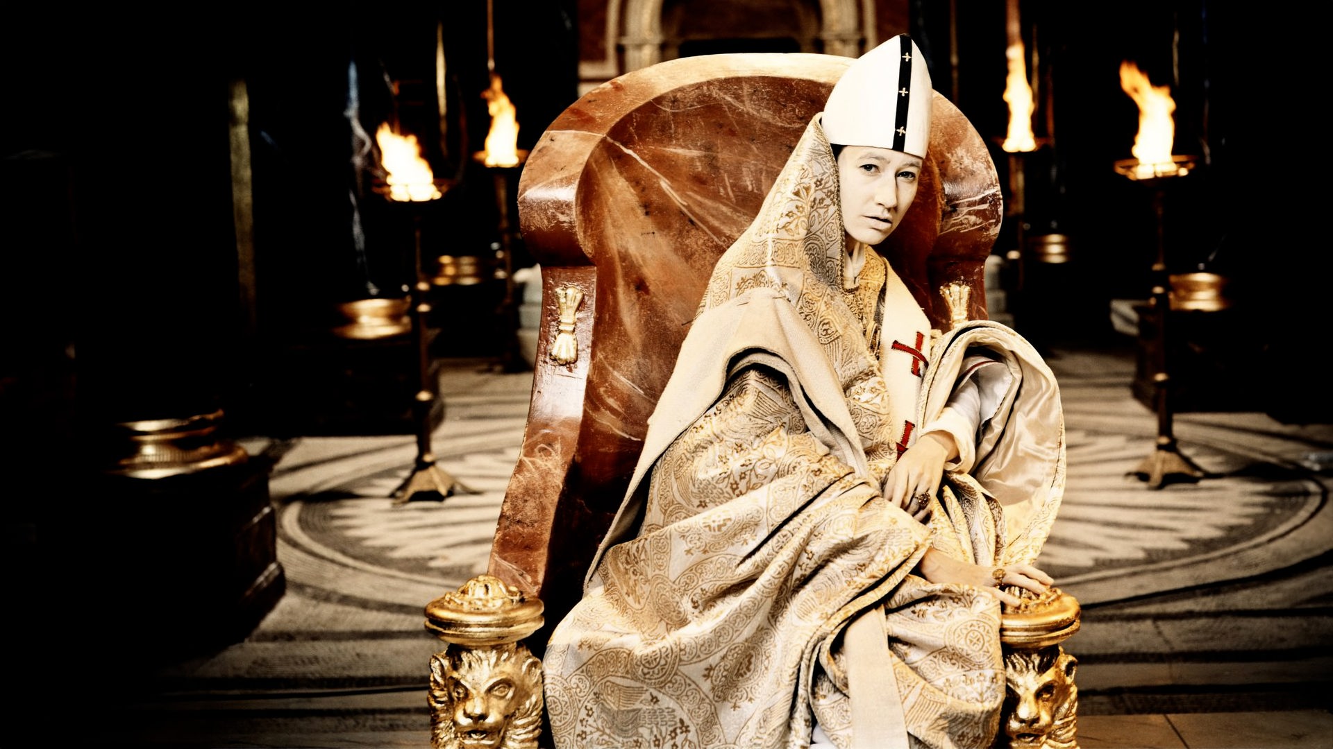 Johanna (Johanna Wokalek) als Papst Johannes Anglicus in einer Szene des Films "Die Päpstin" (undatierte Filmszene).