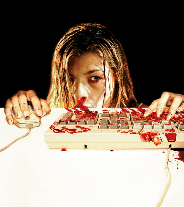 Mike Reilly und Terry Huston jagen den Betreiber der Website Fear Dot Com. Alle Besucher der Seite sterben nach einer Frist von 48 Stunden. Auch Denise Stone (Amelia Curtis) ist eines der Opfer.