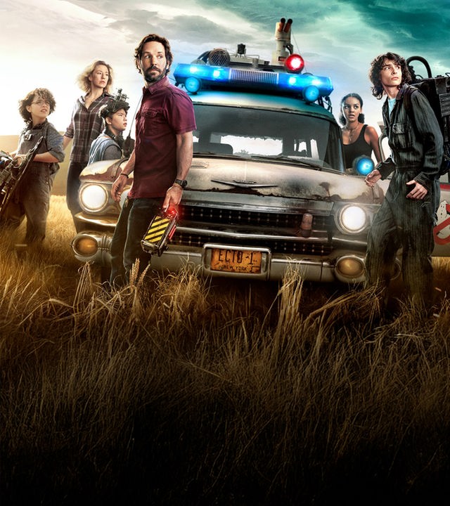 Plakatmotiv zum Film mit Carrie Coon, Finn Wolfhard, Mckenna Grace, Bokeem Woodbine und Paul Rudd.