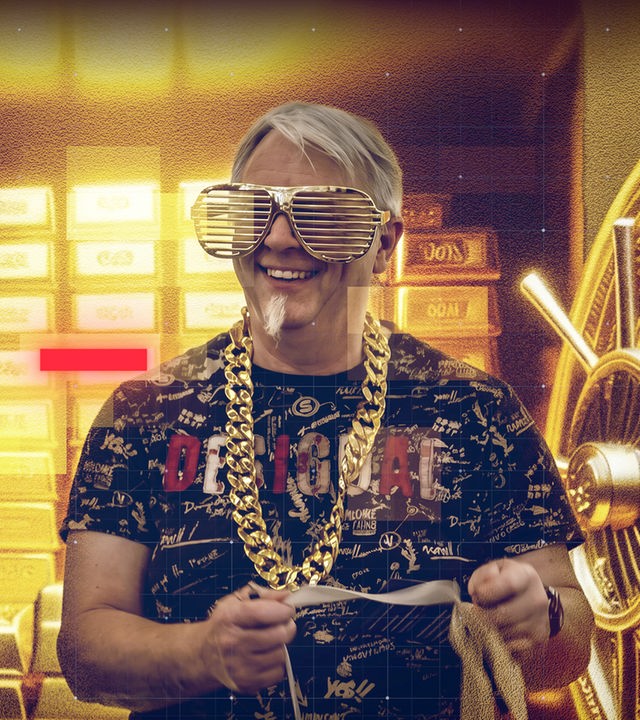 Eine lächelnde männliche Person trägt übergroße goldene Lamellenbrillen, eine dicke Goldkette und ein dunkles T-Shirt und hält ein Poliertuch sowie einen Goldbarren in den Händen. Im Hintergrund sind gestapelte Goldbarren und die geöffnete Tür eines Tresors zu sehen. Über dem digital bearbeiteten Bild liegen halbtransparente rote und goldene Grafikelemente sowie ein feines grafisches Raster-Overlay, wodurch ein modernes, redaktionelles Erscheinungsbild entsteht.