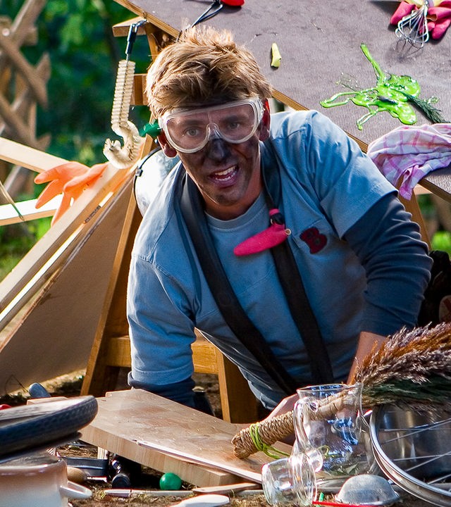 Fritz experimentiert mit verschiedenen Lebensmitteln