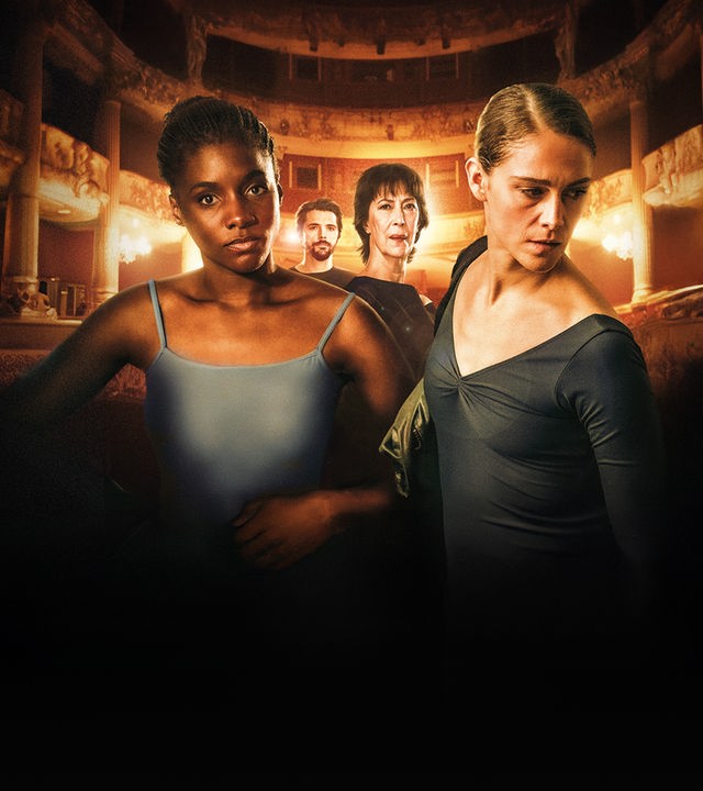 Flora (Suzy Bemba), Sébastien (Raphaël Personnaz), Diane (Anne Alvaro), Zoé (Ariane Labed)