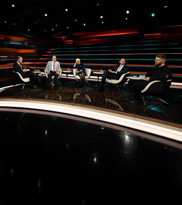 Markus Lanz diskutiert mit seinen Gästen (von links nach rechts): Peter Altmaier, Ulrike Herrmann, Daniel Stelter, Alexander Gertz