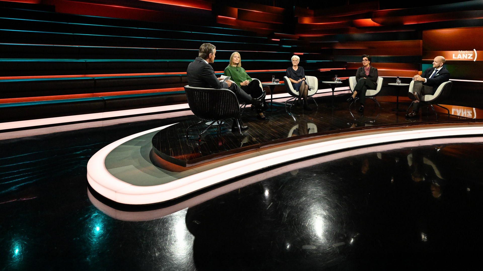 Markus Lanz diskutiert mit seinen Gästen Sabine Rennefanz, Mariam Lau, Marc Felix Serrao, Ulrike Herrmann