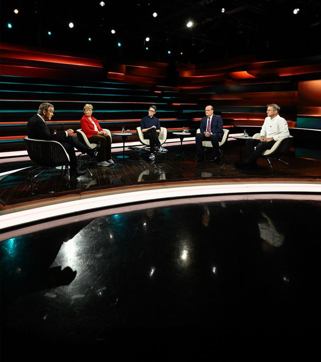 Markus Lanz diskutiert mit seinen Gästen Martina Schweinsburg, Christian Schaft, Robin Alexander und Gerald Knaus.