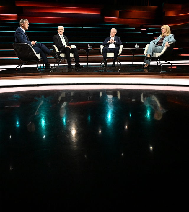 Markus Lanz diskutiert mit seinen Gästen. Am 12. Mai 2026 waren das (von links nach rechts) Winfried Kretschmann (Grünen-Politiker), Stephan Weil (SPD-Politiker) und Melanie Amann (Journalistin)