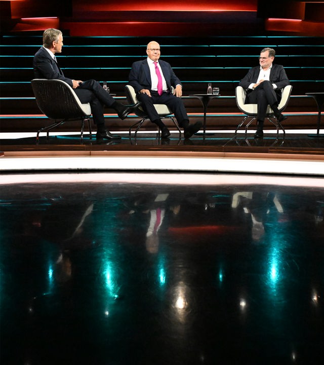 Markus Lanz diskutiert mit seinen Gästen heute (von links nach rechts): Peter Altmaier (CDU-Politiker), Wolfgang Schmidt (SPD-Politiker) und Melanie Amann (Journalistin)