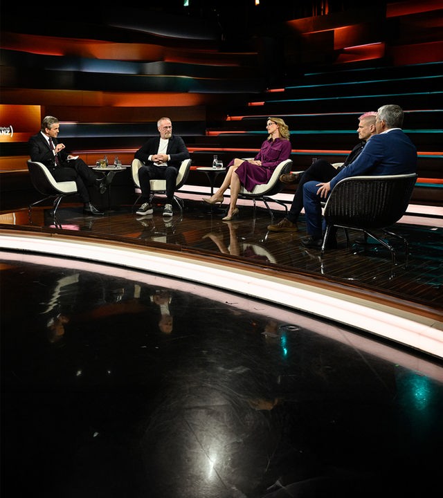 Markus Lanz diskutiert mit seinen Gästen, heute: Hans Uszkoreit, Christoph Schell, Alena Buyx, Sascha Lobo