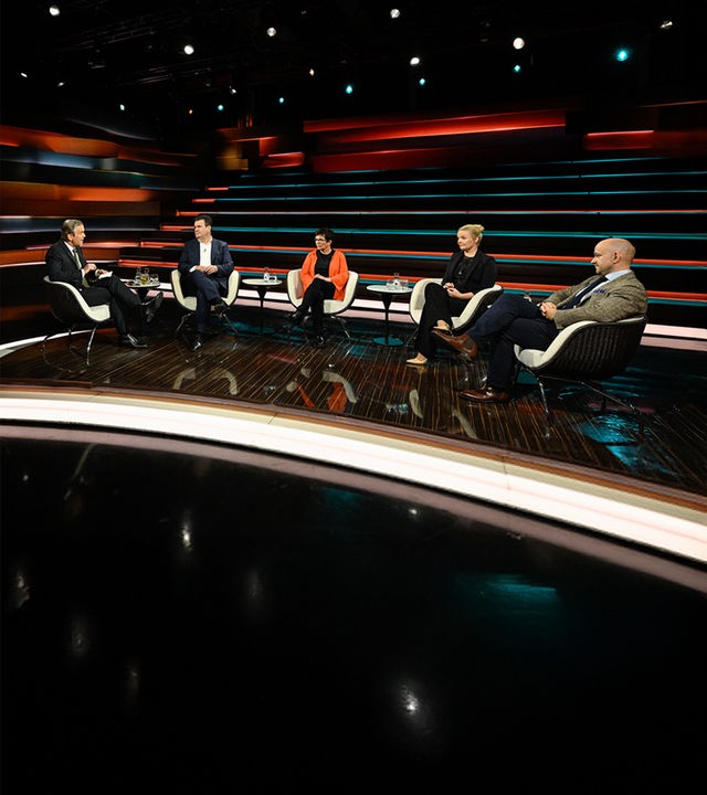 Markus Lanz diskutiert mit seinen Gästen heute (von links nach rechts): Hubertus Heil, Ursula Weidenfeld, Susanne Petersohn, Marc Felix Serrao