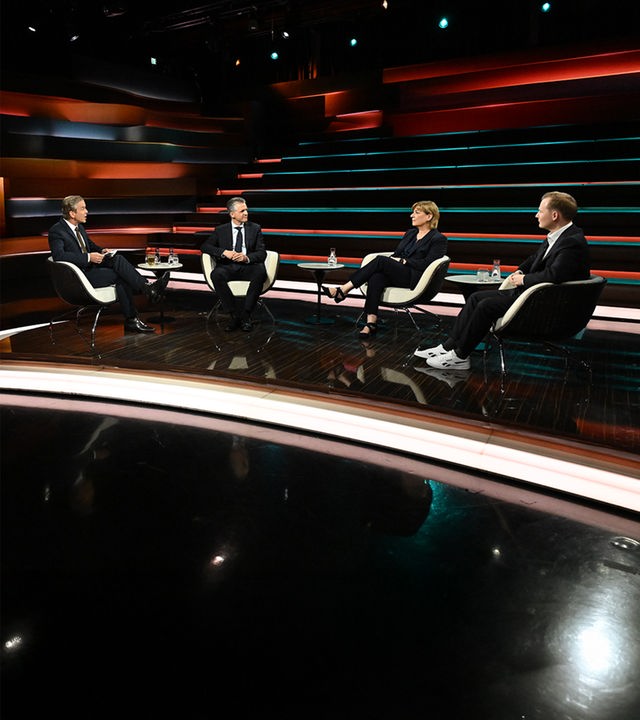 Markus Lanz diskutiert mit seinen Gästen heute (von links nach rechts): Thorsten Frei, Christine Dankbar, Christian Schweppe